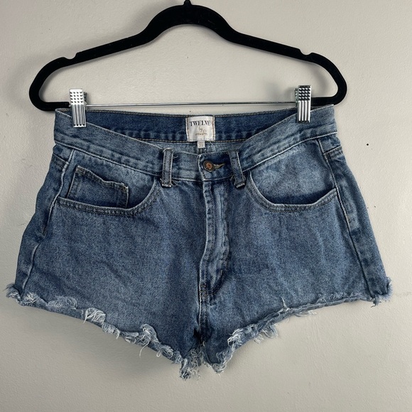 Twelve by Ontwelfth High Rise Raw Hem Shorts size 27 - Picture 1 of 6
